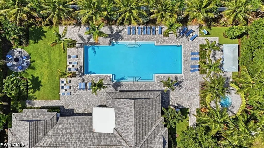2560 Seychelles Drive Naples FL 34112