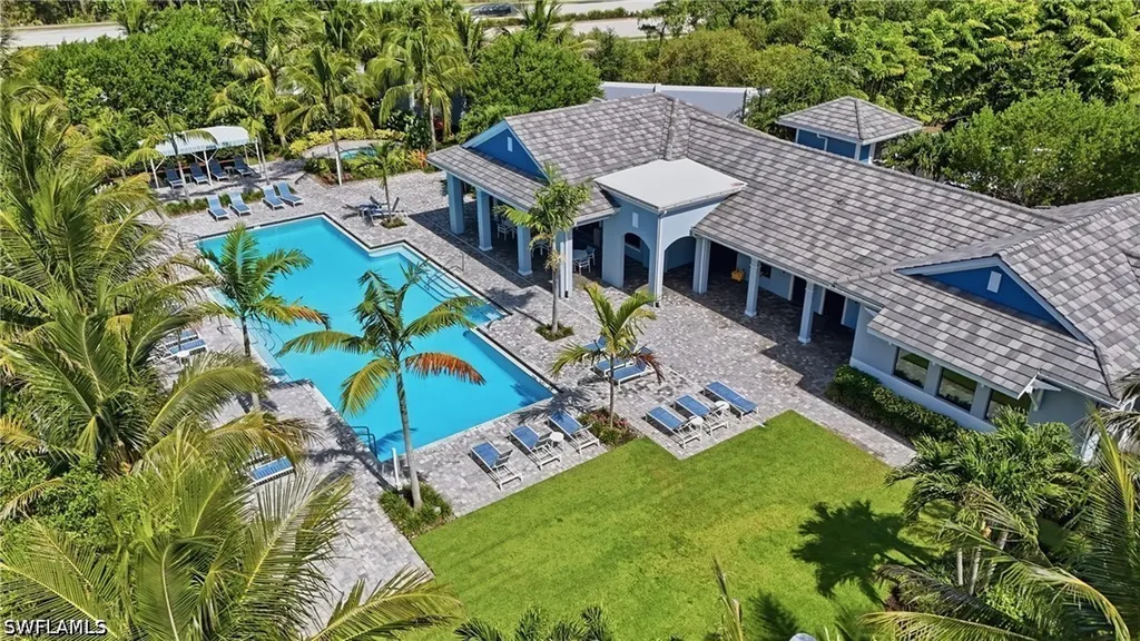 2560 Seychelles Drive Naples FL 34112
