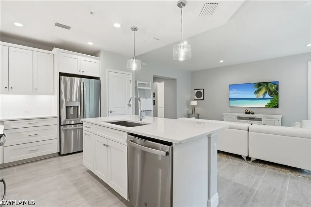 2560 Seychelles Drive Naples FL 34112