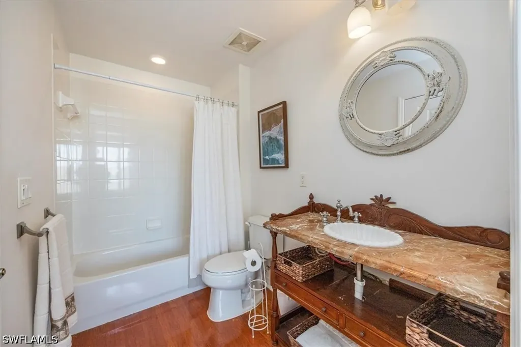 410 Bayfront Place Naples FL 34102