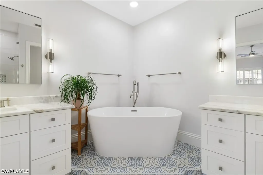 831 Sailaway Lane Naples FL 34108