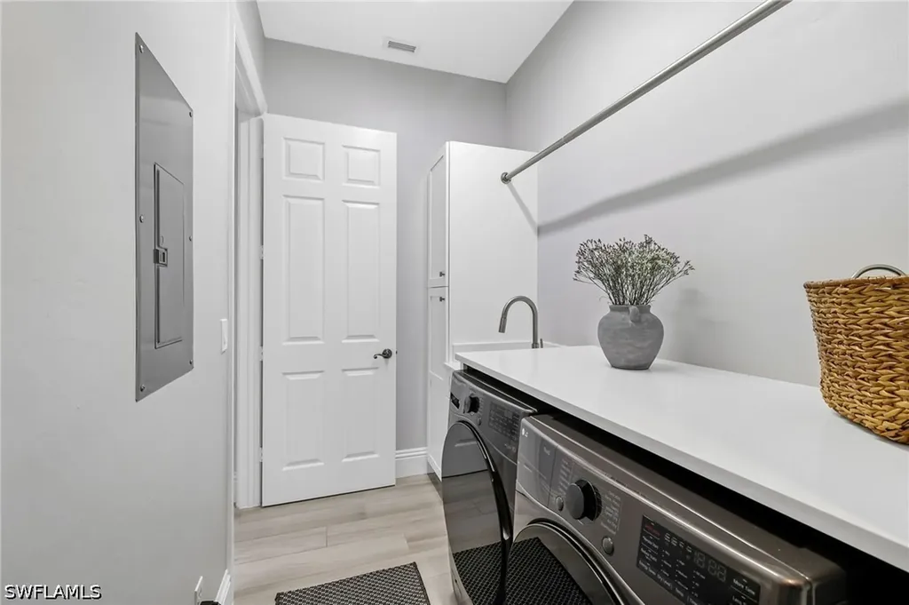 831 Sailaway Lane Naples FL 34108