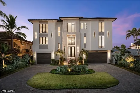 223 Bayview Avenue Naples FL 34108