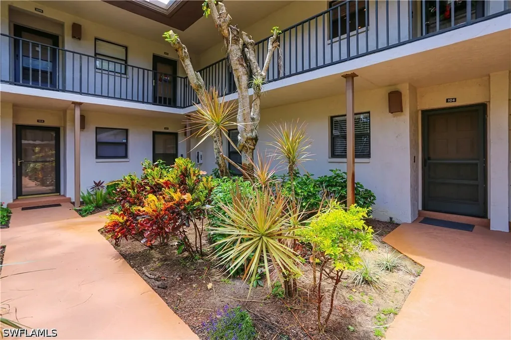 1765 Courtyard Way Naples FL 34112