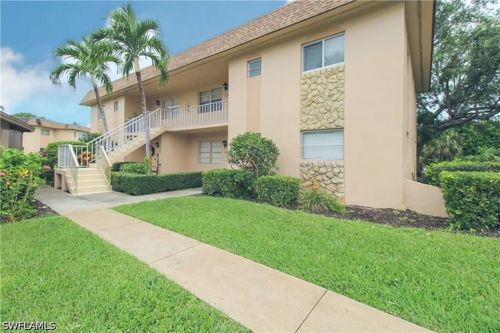 729 Palm View Drive Naples FL 34110