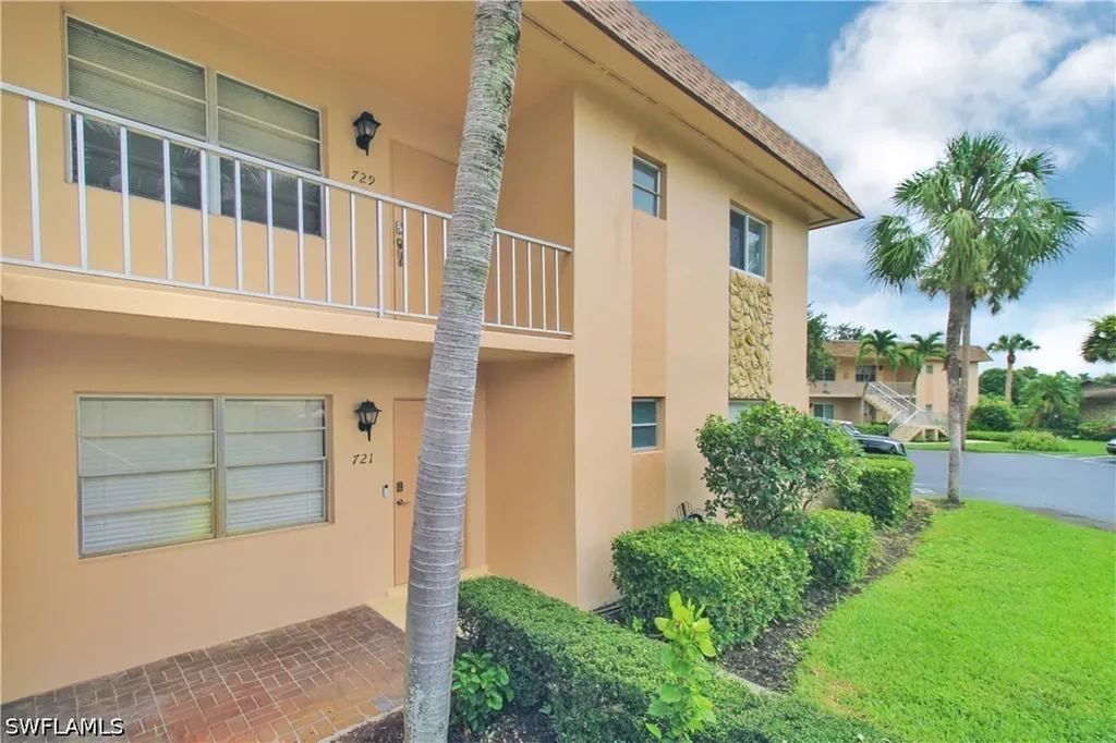 729 Palm View Drive Naples FL 34110