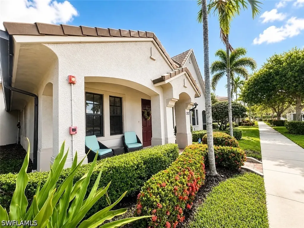 1367 Artesia Drive E Naples FL 34113