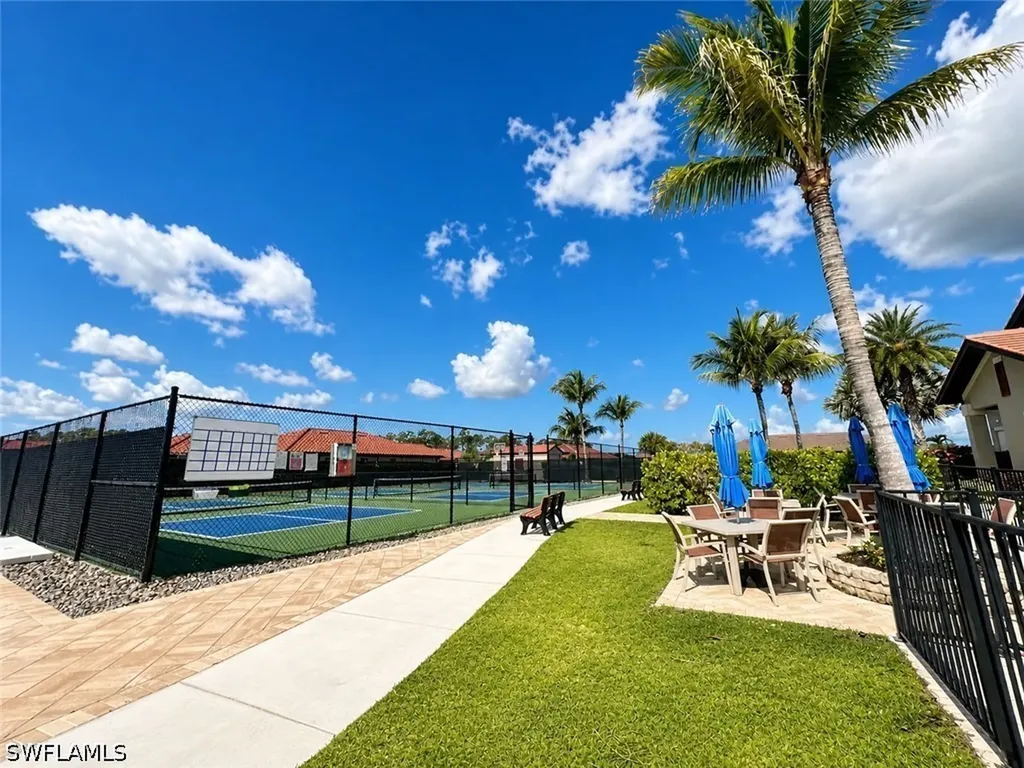 1367 Artesia Drive E Naples FL 34113