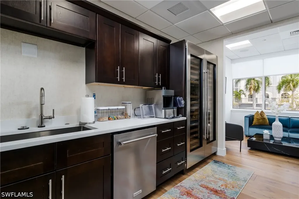 599 Tamiami Trail N Naples FL 34102