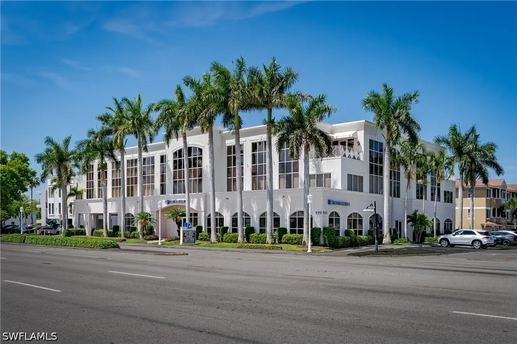 599 Tamiami Trail N Naples FL 34102