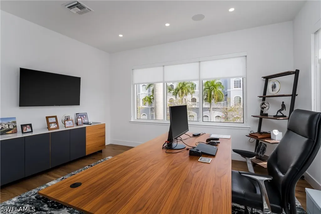 599 Tamiami Trail N Naples FL 34102