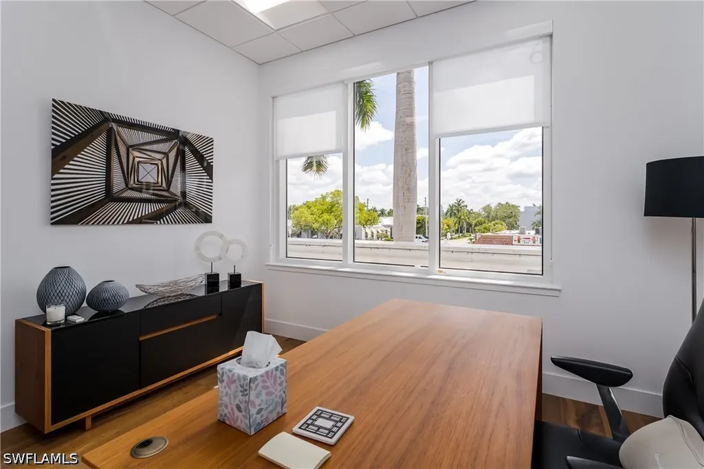 599 Tamiami Trail N Naples FL 34102