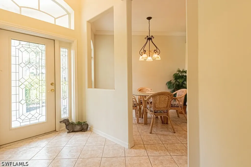 1992 Crestview Way Naples FL 34119