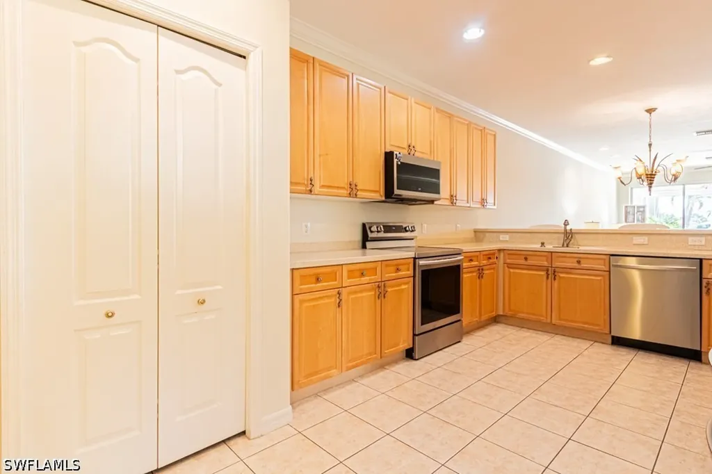 1992 Crestview Way Naples FL 34119