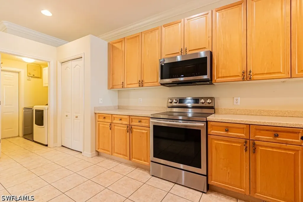 1992 Crestview Way Naples FL 34119
