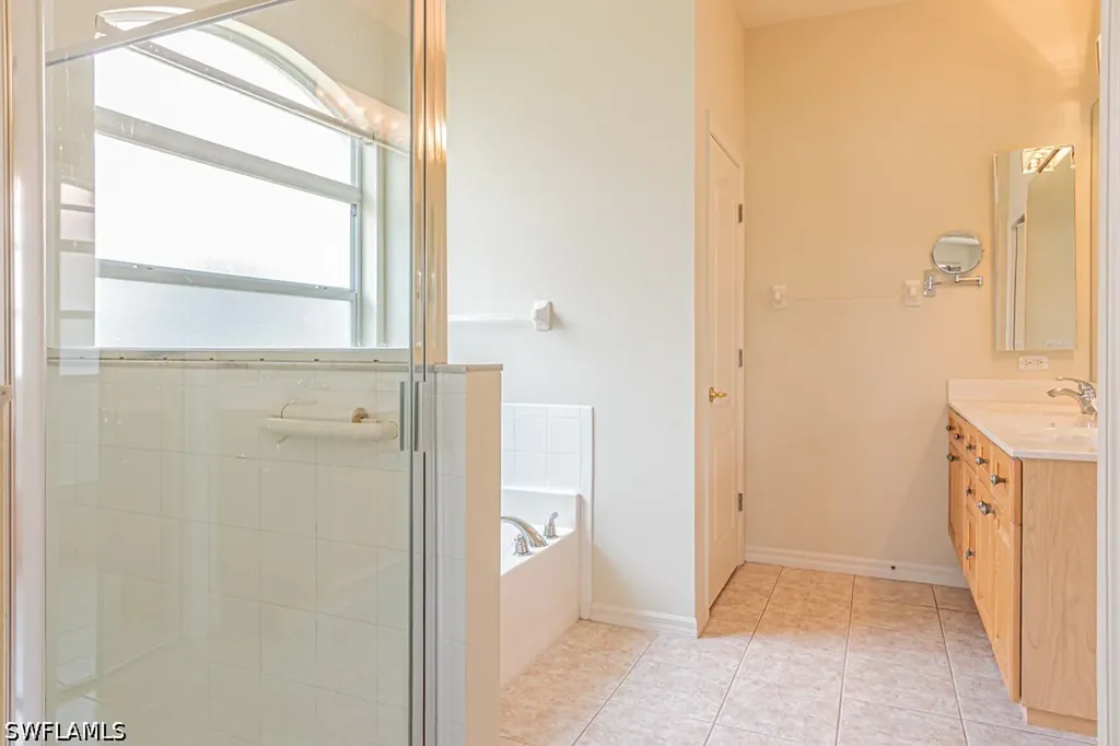1992 Crestview Way Naples FL 34119