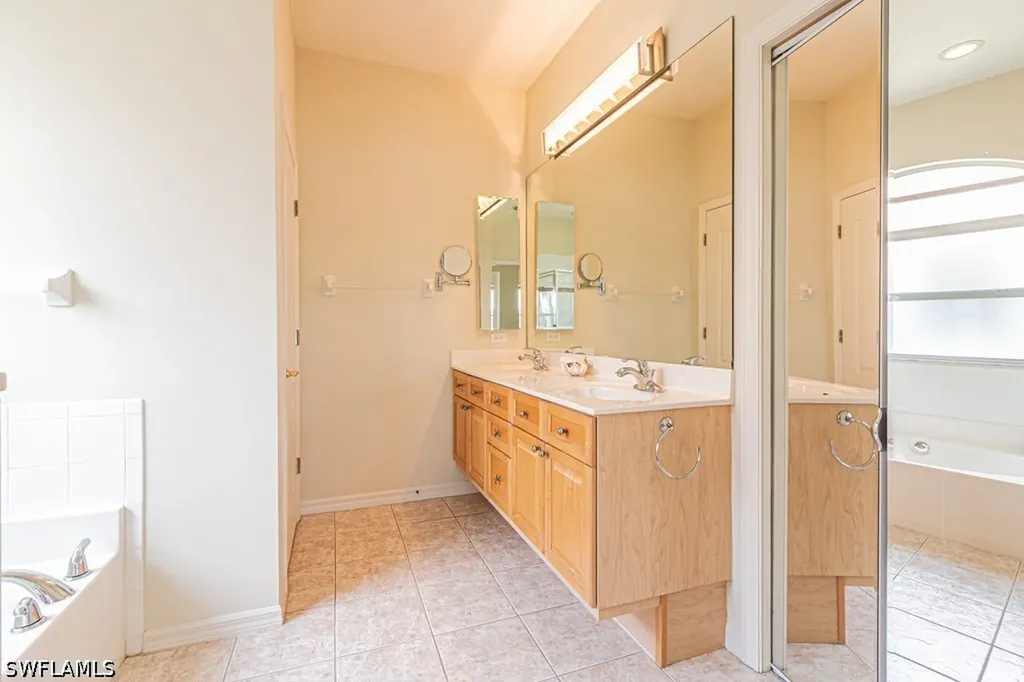 1992 Crestview Way Naples FL 34119