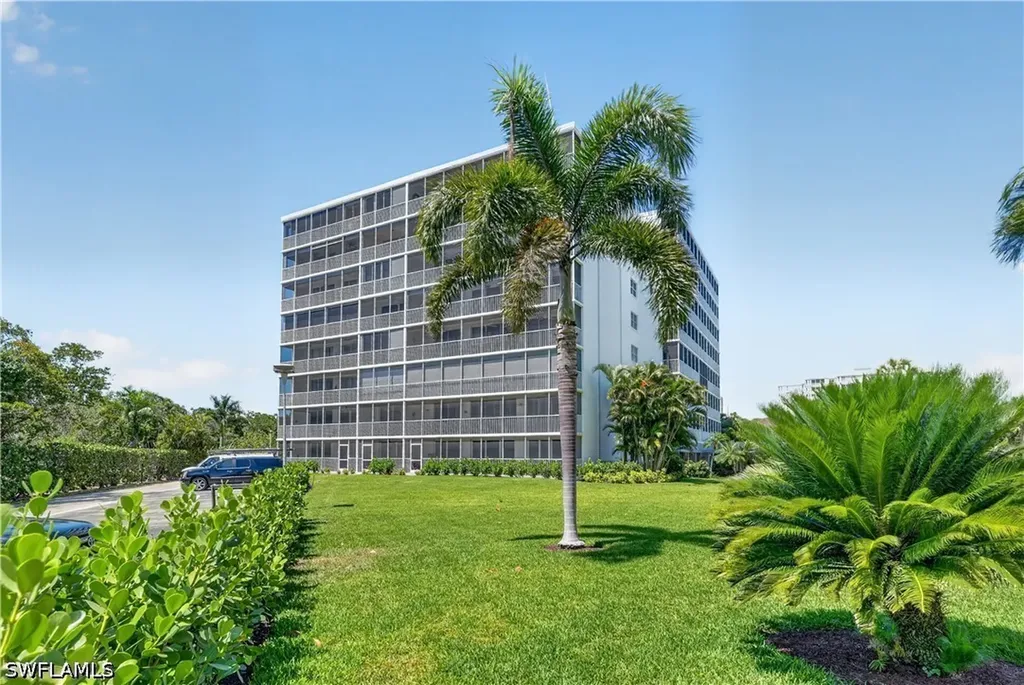 5 Bluebill Avenue Naples FL 34108