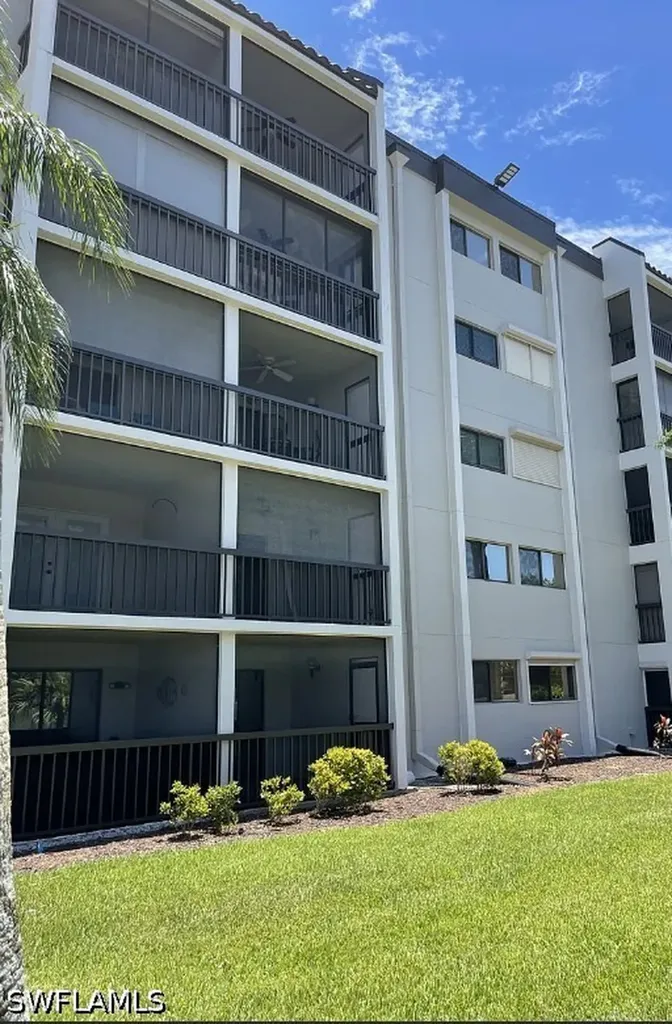 2121 Collier Avenue Fort Myers FL 33901