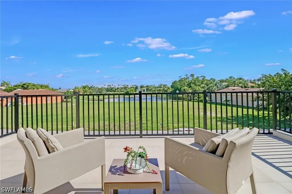 2875 Coco Lakes Drive Naples FL 34105