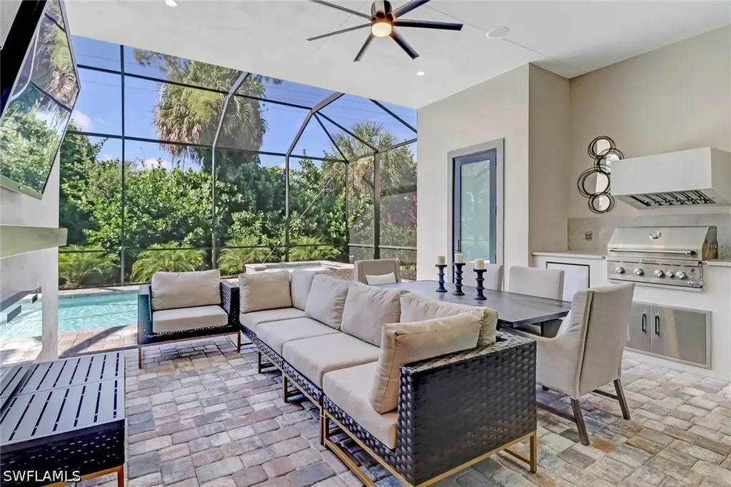 2875 Coco Lakes Drive Naples FL 34105