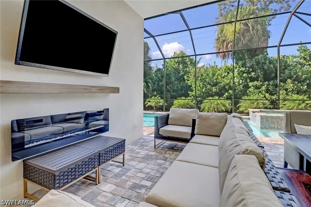 2875 Coco Lakes Drive Naples FL 34105