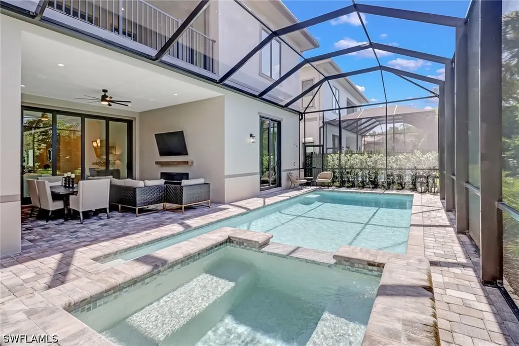 2875 Coco Lakes Drive Naples FL 34105