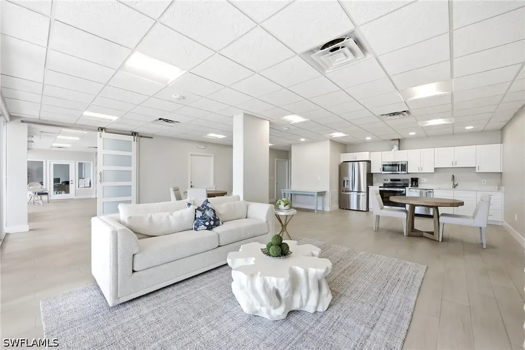 3 Bluebill Avenue Naples FL 34108