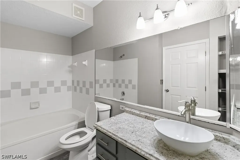 11561 Villa Grand Fort Myers FL 33913