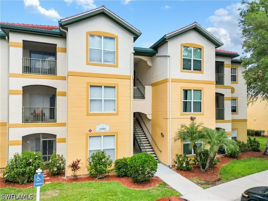 11561 Villa Grand Fort Myers FL 33913
