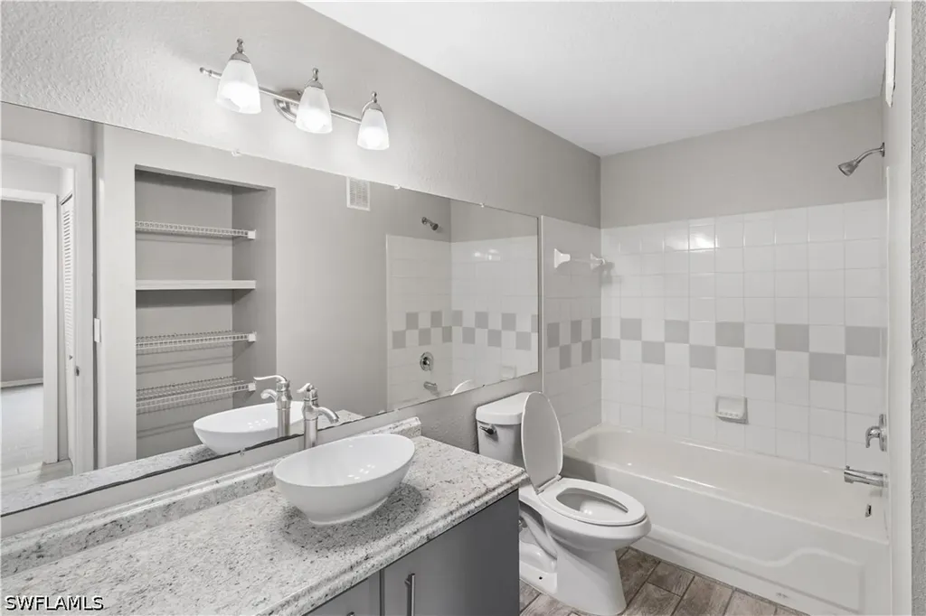 11561 Villa Grand Fort Myers FL 33913