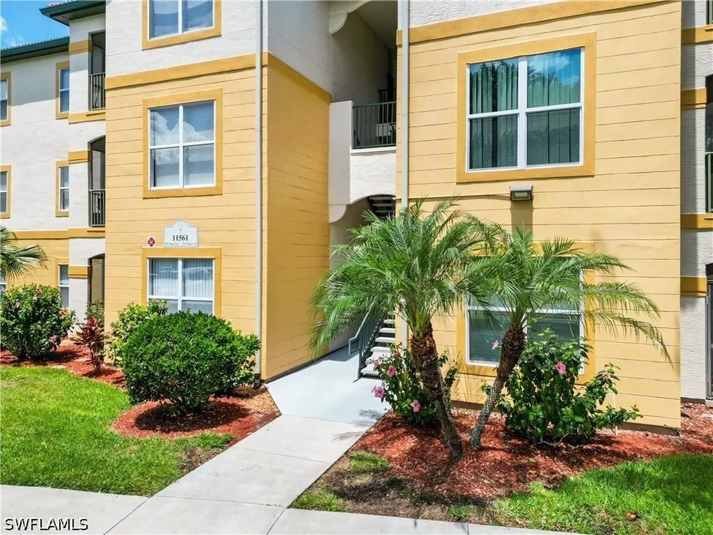 11561 Villa Grand Fort Myers FL 33913