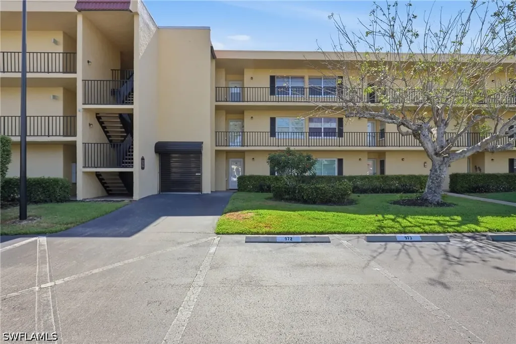 1086 Forest Lakes Drive Naples FL 34105