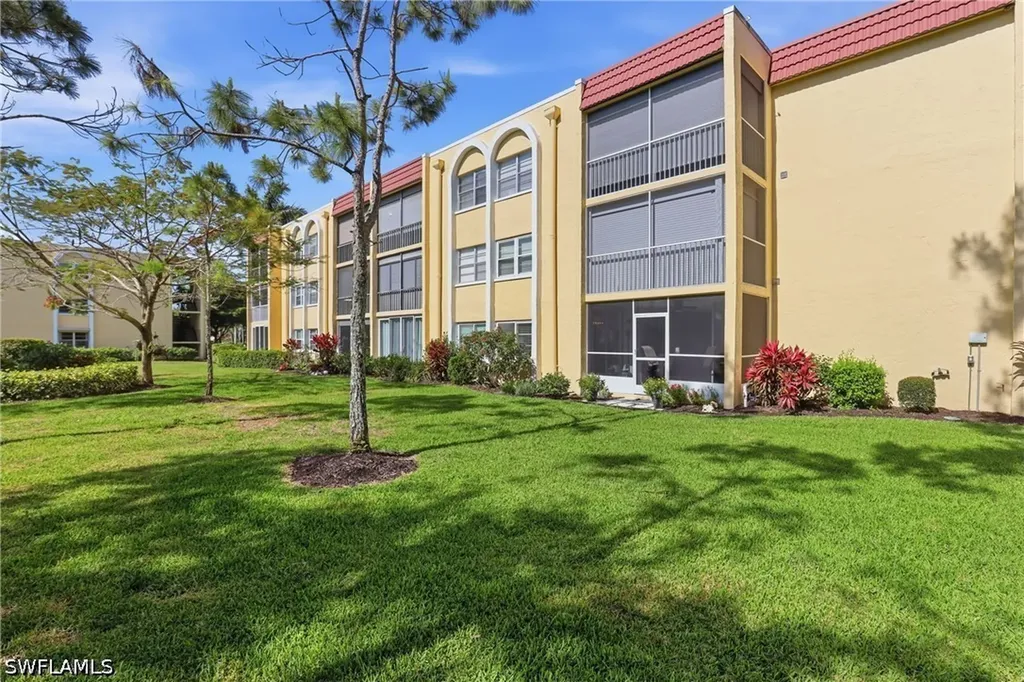 1086 Forest Lakes Drive Naples FL 34105