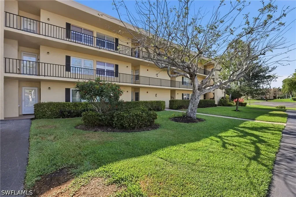 1086 Forest Lakes Drive Naples FL 34105