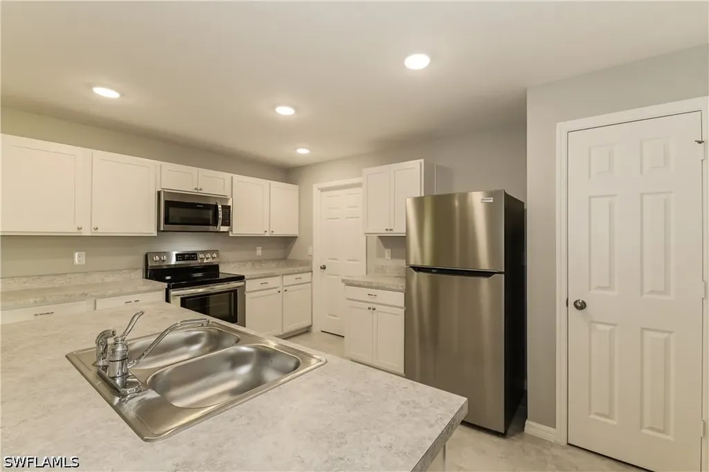 2916 42nd Street SW Lehigh Acres FL 33976