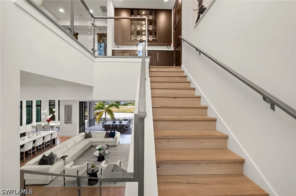 380 Trade Winds Avenue Naples FL 34108