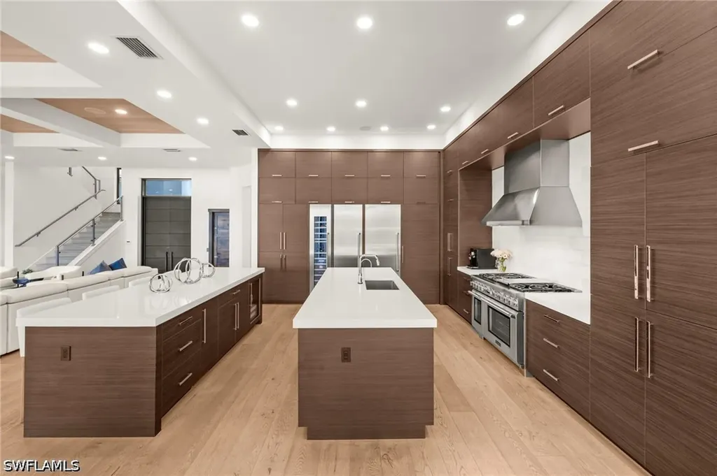 380 Trade Winds Avenue Naples FL 34108