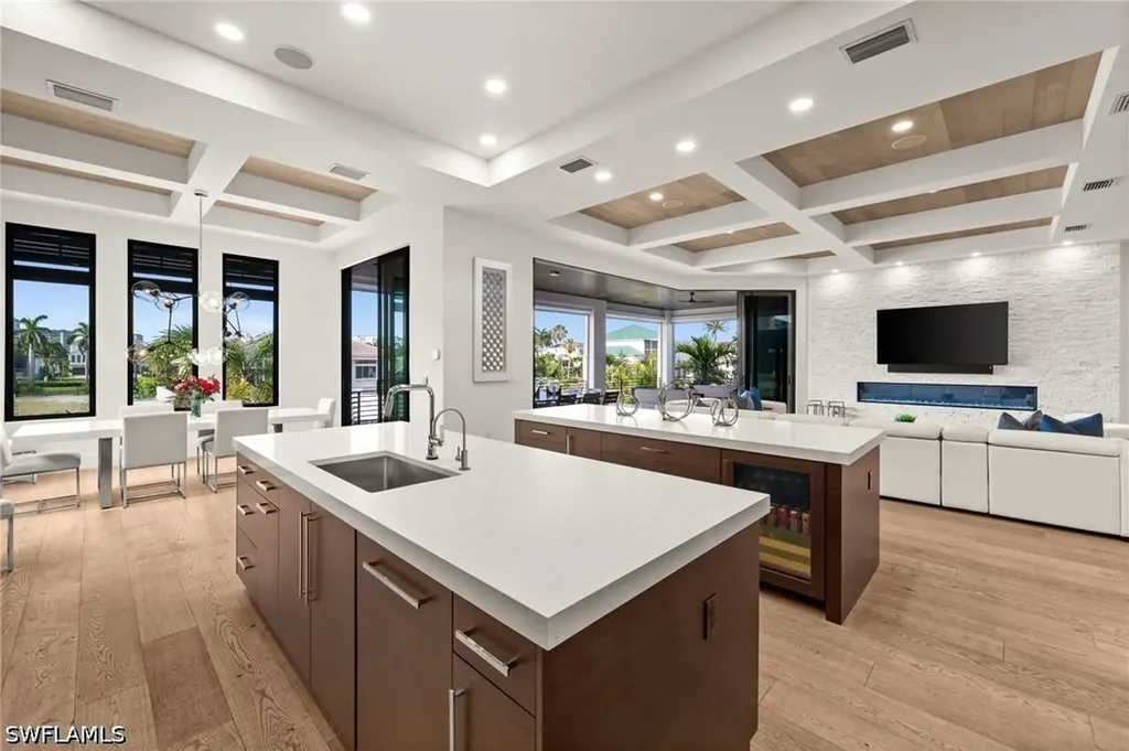 380 Trade Winds Avenue Naples FL 34108