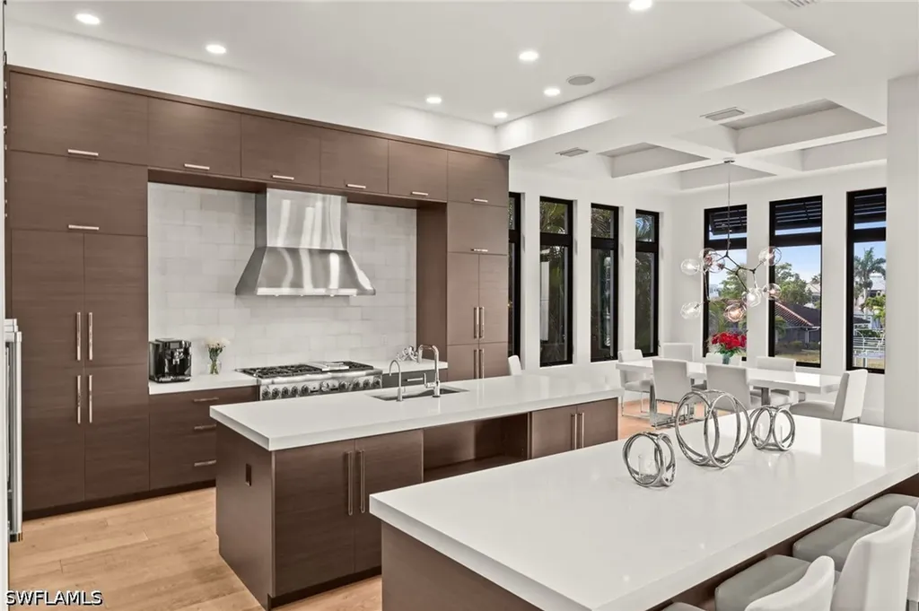 380 Trade Winds Avenue Naples FL 34108