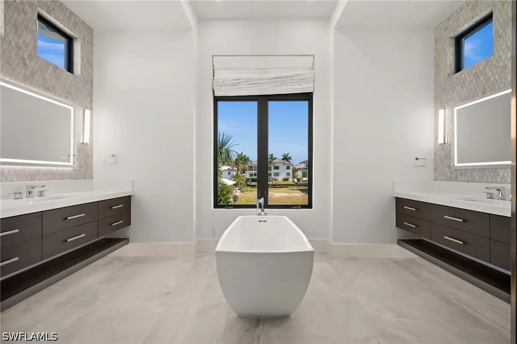 380 Trade Winds Avenue Naples FL 34108