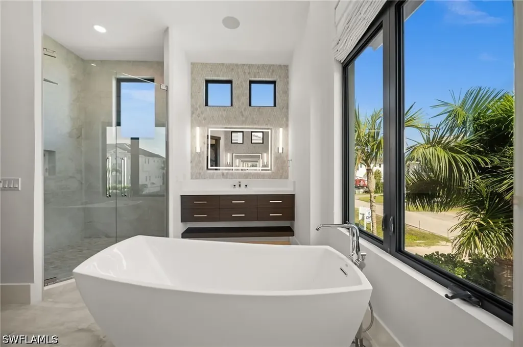 380 Trade Winds Avenue Naples FL 34108