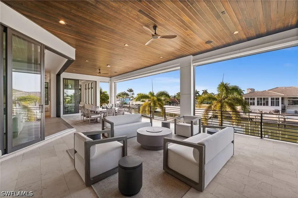 380 Trade Winds Avenue Naples FL 34108