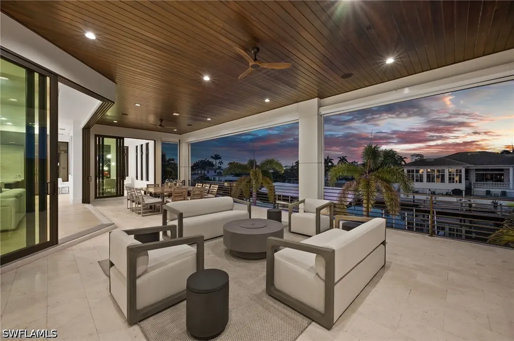 380 Trade Winds Avenue Naples FL 34108