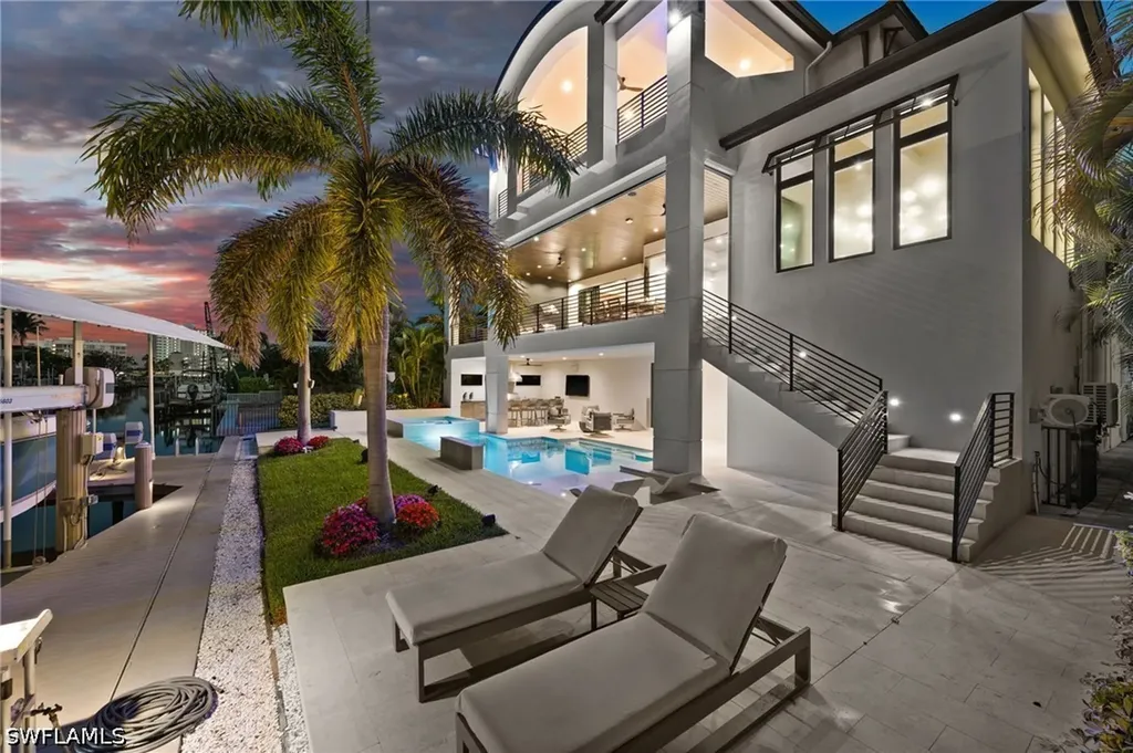 380 Trade Winds Avenue Naples FL 34108