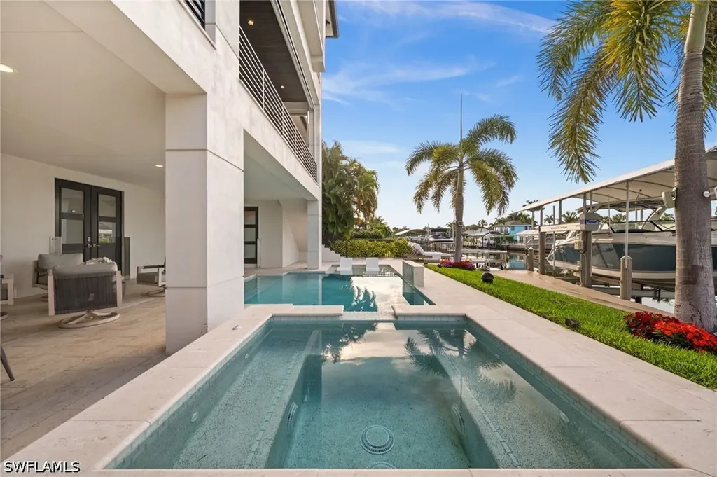 380 Trade Winds Avenue Naples FL 34108