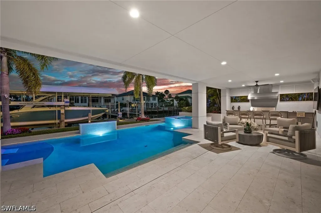 380 Trade Winds Avenue Naples FL 34108