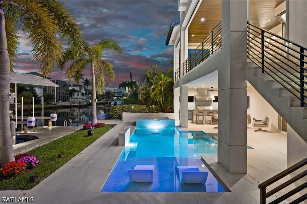 380 Trade Winds Avenue Naples FL 34108