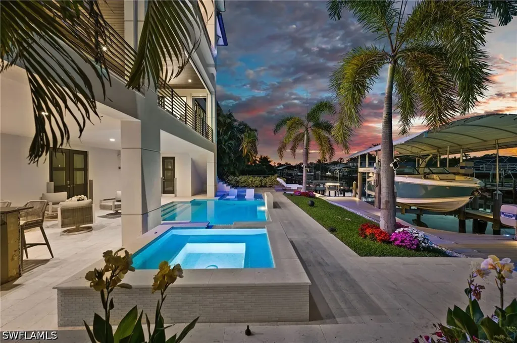 380 Trade Winds Avenue Naples FL 34108