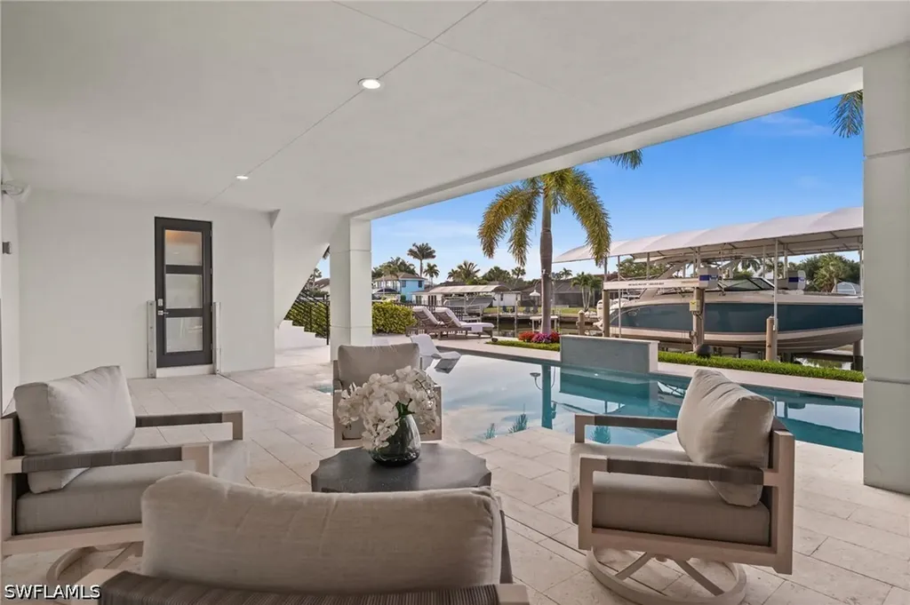 380 Trade Winds Avenue Naples FL 34108